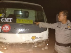 Hand Rem Lepas Truk Pengangkut Tanah Urug di Sampang Menabrak Sang Sopir