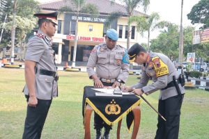 Kapolresta Banyumas Pimpin Upacara Serah Terima Jabatan Kasat Reskrim dan Kapolsek Gumelar