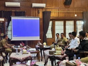 Pj Bupati Hanung Rapat Evaluasi Aduan Banyumas
