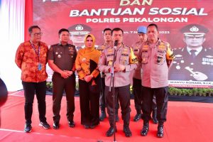 Sejumlah Wilayah di Pekalongan Alami Kekeringan, Kapolda Jateng Beri Bantuan Sumur Bor Dan Paket Sembako Untuk Warga