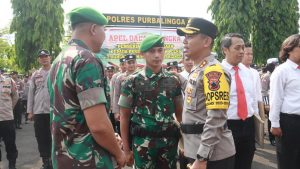 Kapolres Purbalingga Beri Penghargaan Personel TNI-Polri Berprestasi dalam Pengungkapan Kasus