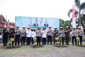 Polres Kulonprogo Laksanakan Penanaman Sepuluh Juta Pohon