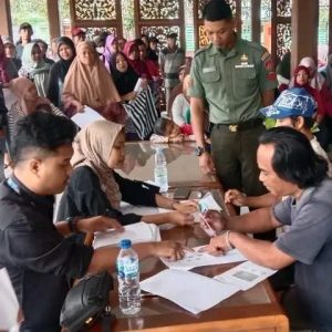 Turunkan Stunting, Forkopincam Kalibagor Bagi Makanan Tambahan