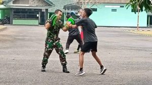 Cari Bibit Atlit, Babinsa Baturraden Latih Tinju