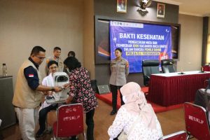 Sidokkes Polres Kulonprogo Gelar Bakti Kesehatan Pengecekan Mata Dan Pemberian Kacamata Gratis