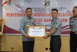 Bapas Bukittinggi Kembali Raih Penghargaan Pelayanan Publik Berbasis HAM
