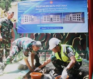 Peletakan Batu Pertama Oleh Pangdam IV/Diponegoro Pada Pembangunan Gedung Private Wing Rumkit Tk. III 04.06.04 Slamet Riyadi Surakarta