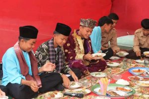 Siswa SMK N 1 Mengadakan Festival Adat Manjapuik marapulai Di tiga Nagari Serta makan bajamba