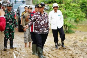 Dua Tanggul Jebol, Pj Bupati Tinjau Lokasi Rumah Warga Terdampak Banjir