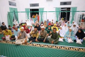 Wali Kota Serahkan Bantuan Voucher Hibah Kepada Ketua BKM Mesjid Nurul Jalal Tanjungbalai