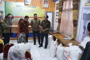 Pj Wako Sonny Salurkan Bantuan Beras Pada Korban Kebakaran
