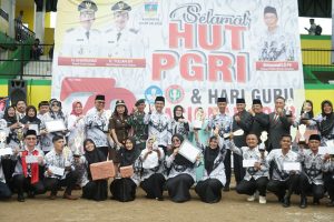 Bupati Solsel H Khairunas Ucapkan Selamat Hari Guru