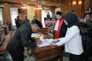 Bupati Asahan Hadiri Pengambilan Sumpah/Janji PAW Anggota DPRD Kabupaten Asahan