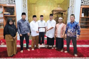 Wali Kota Serahkan Bantuan Hibah Masjid Kepada Pengurus BKM Masjid Al-Iman Tanjungbalai