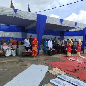 Serah Terima Jabatan antara Irama Yandi dengan Yopi Hendra Wali Nagari Sumanik Terpilih