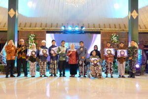 Serahkan Penghargaan Anugerah Kebudayaan Kabupaten Sleman 2023, Kustini Berharap Estafet Regenerasi Seniman Terus Dilakukan