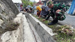 Kodim 0730/Gunungkidul Gelar Karya Bakti Bersihkan Pasar dan Selokan Pasar Wot Galeh