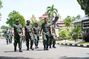 Kunjungi Yonif Mekanis 403/WP, Danrem 072/Pamungkas Tekankan Netralitas TNI