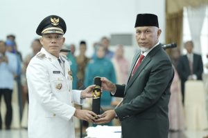 Gubernur Sumbar Mahyeldi Resmi Lantik Sabar AS selaku Bupati Pasaman