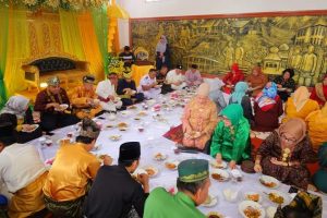 Peringati Hari Jadi Kota Tanjungbalai Ke-403, Wali Kota Makan Bajambar di Balai Ujung Tanjung