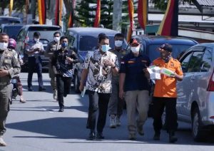 BPBD Kesbangpol Membagikan 6000 masker pada Masyarakat Untuk Mengatisipasi Abu Erupsi Gunung Marapi