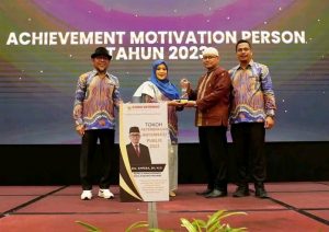Kadis Kominfo Drs.Ampera,S.H Dinobatkan Menjadi Tokoh Keterbukaan Informasi Publik