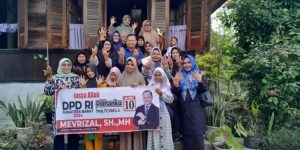 Mevrizal Calon DPD RI Edukasi Ibu ibu Dengan CINTA Saat Lakukan Safari Politik