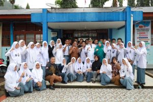 Usai di lantik jadi Bupati oleh Gubernur, Sabar AS disambut Masyarakat dan Siswa disepanjang jalan