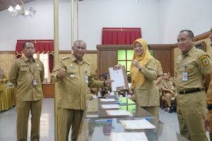Coffee Morning Awal Tahun, Pj Bupati Tandatangani Pakta Integritas