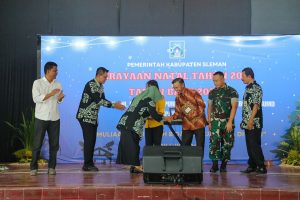 Hadiri Perayaan Natal Keluarga Besar TNI/POLRI/ASN Dan BUMD Sleman, Bupati Ajak Umar Nasrani Bersinergi Jaga Kerukunan Dan Perdamaian