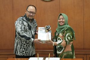 Serahkan Laporan Keuangan 2023,Kustini :Pemkab Sleman Berkomitmen Melakukan Upaya Perbaikan Pengelolaan Keuangan