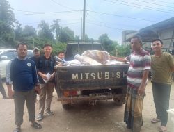 Kades Dano Lamo Salurkan Bansos dari PT PMG Kepada Warga Terdampak Banjir