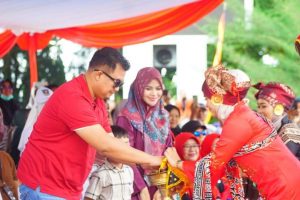 Pawai Budaya HUT Dharmasraya ke-20 Berlangsung Meriah, Warga Tumpah Ruah Nikmati Hiburan