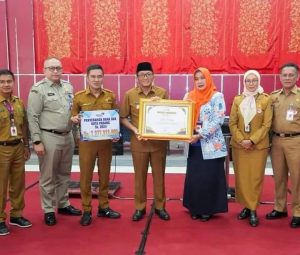 Sukses Turunkan Keluarga Berisiko Staunting, Pemko Padang Terima Penghargaan dan 7,3 Miliar Rupiah