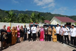 Bupati Sabar AS serahkan bantuan ambulance pada RSI Ibnu Sina Panti