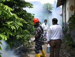 Cegah DBD, Lanal Yogyakarta Lakukan Fogging di Pesisir