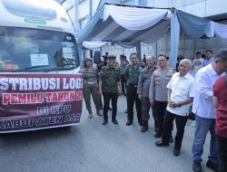 Bupati Asahan Lepas Distribusi Logistik Pemilu Tahun 2024