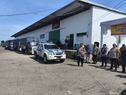 Kapolresta Bersama Ketua KPU Kota Pekanbaru Melaksanakan Simulasi Pamwal Pendistribusian Logistik Pemilu