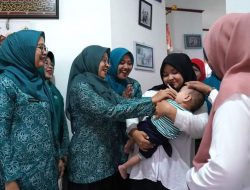 Dukung Pemberian Vitamin A, Pj Ketua TP PKK Kunjungi Balita Sasaran