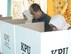 Wakil Bupati Asahan Lakukan Pencoblosan Pemilu 2024 Di TPS 05 Lk II Kelurahan Selawan