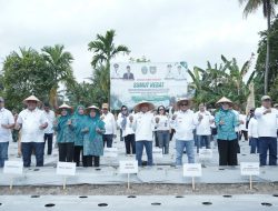 Bupati Asahan Dan Pj Gubernur Sumatera Utara Turut Tanam Cabai di Desa Serdang