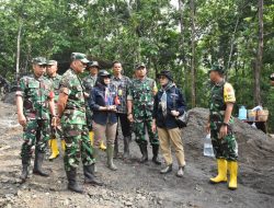 Bersama Dengan Tim Wasev, Kasiter Kasrem 072/Pamungkas Tinjau Pelaksanaan TMMD