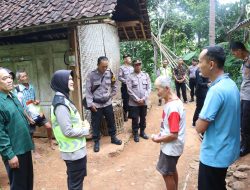 Polri Peduli, Kapolres Kulonprogo Patroli Wilayah Berikan Tali Asih Kepada Warga