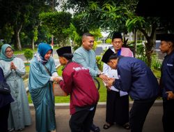 Momen Idul Fitri Danyonif 403/WP Rayakan Kemenangan Bersama Anak Yatim 