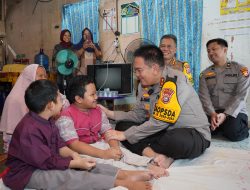 Kakak-Adik Penderita Tulang Kaca Berangsur Pulih, Irjen Iqbal ” Sudah Tanggung Jawab Kami Sebagai Polisi Memperhatikan Masyarakat “