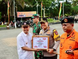 Kapolresta Pekanbaru Terima Penghargaan Atas Partisipasi Penanggulangan Bencana di Kota Pekanbaru