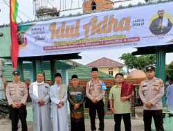 Polsek Senapelan Sebar Puluhan Personil Pengamanan Sholat Idul Adha 1445 H