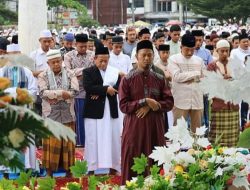 Wali Kota Sholat Idul Adha 1445H/2024 M bersama di Lapangan Sultan Abdul Djalil Rahmadsyah Kota Tanjungbalai
