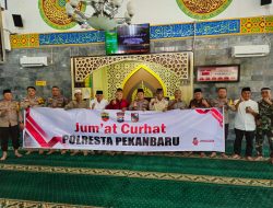 Polresta Pekanbaru dan Polsek Pekanbaru Kota Melaksanakan Jum’at Curhat di Masjid Baitul Hikmah