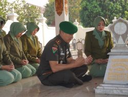 Jelang HUT ke-59 Yonif 403/WP Danyonif beserta prajurit dan persit Ziarah Ke Taman Makam Pahlawan